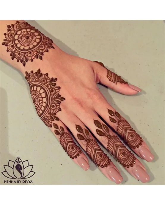 Charming Pattern On Diamond Back Hand Mehndi Design Charming Pattern On Diamond Back Hand Mehndi Design